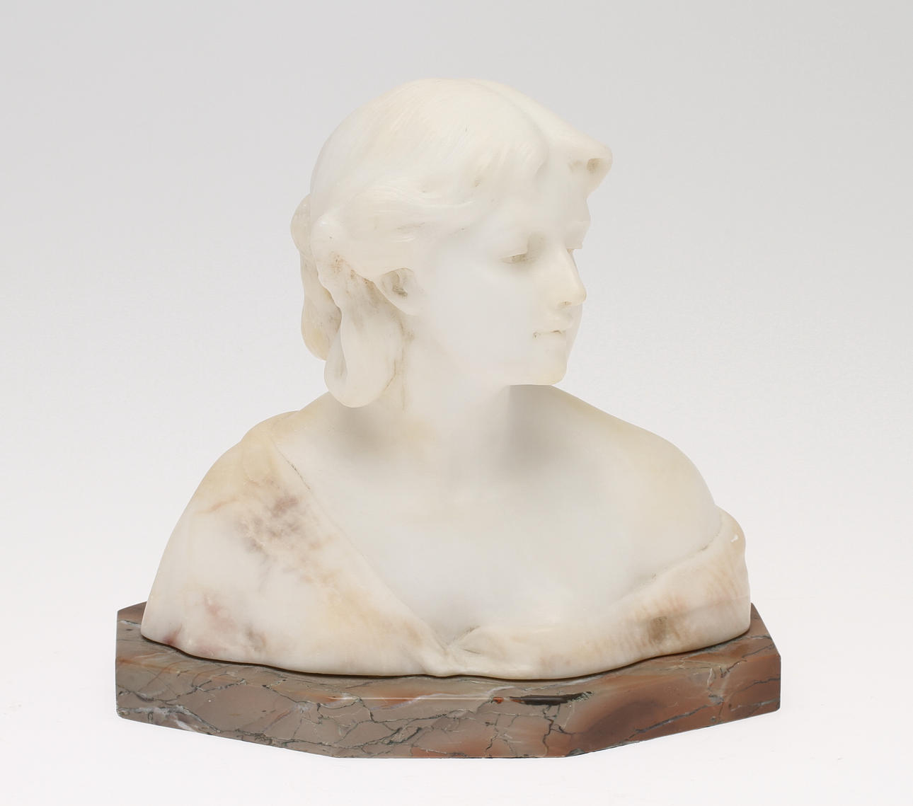 BYST, alabaster, plakettmärkt Friedrich Goldscheider Paris Leipzig Wien.