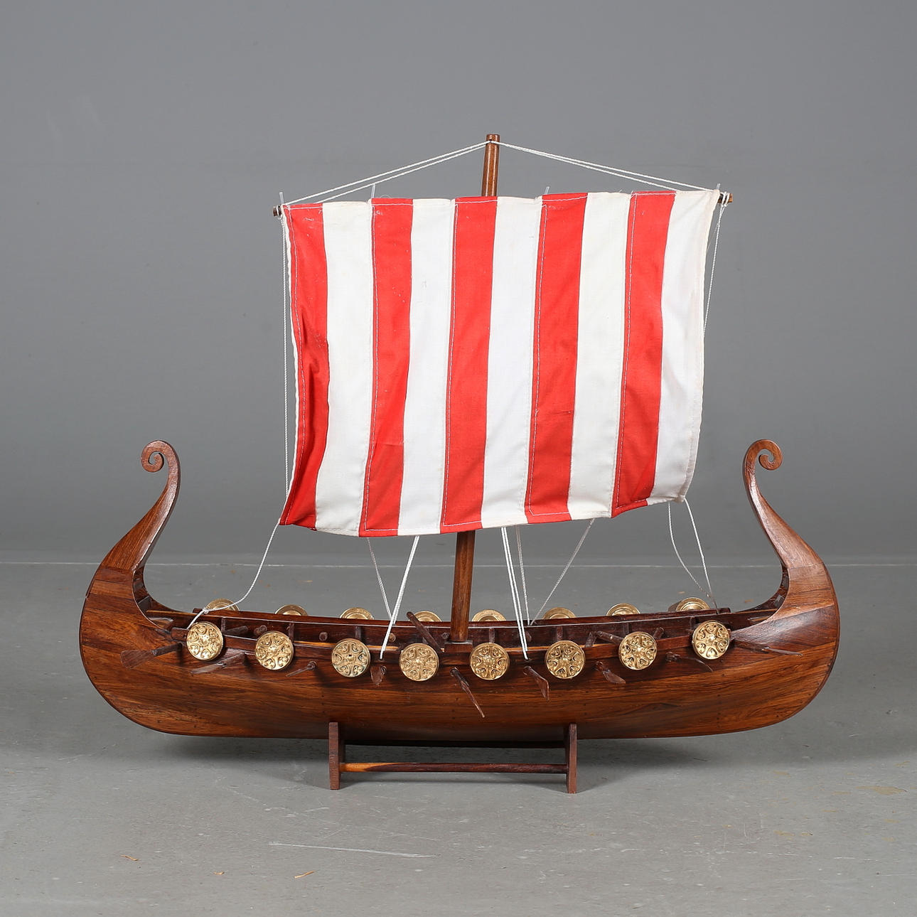 VIKINGASKEPP, trä, 1900-tal.