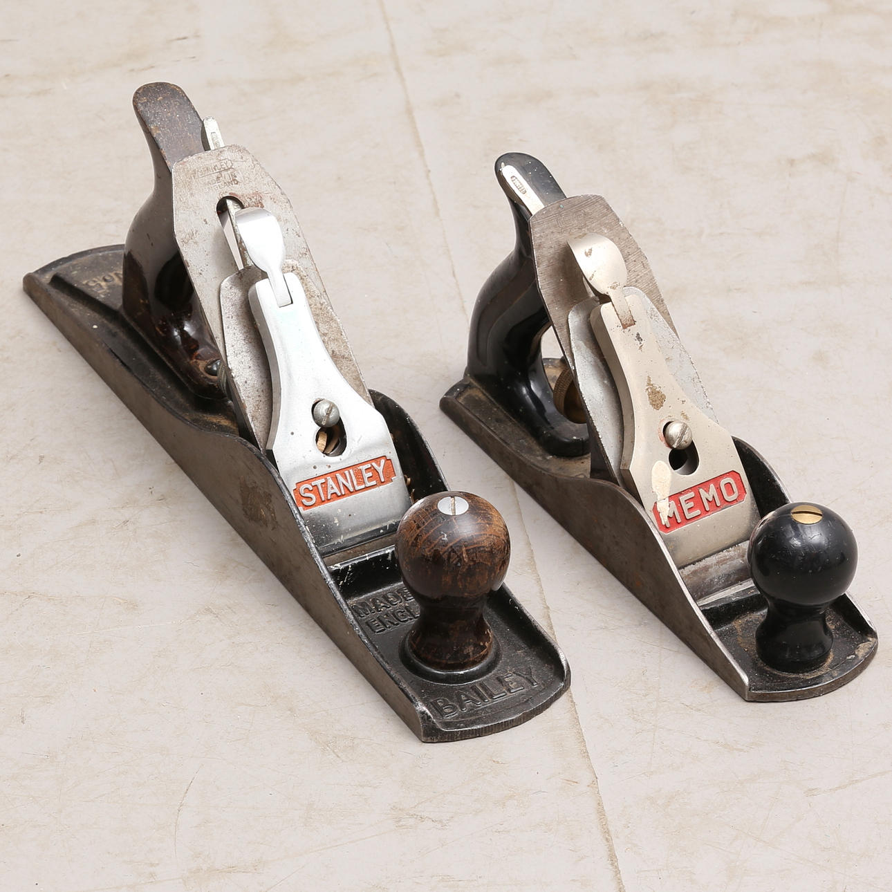 HYVLAR, 2 stycken, " Stanley " samt "Memo".