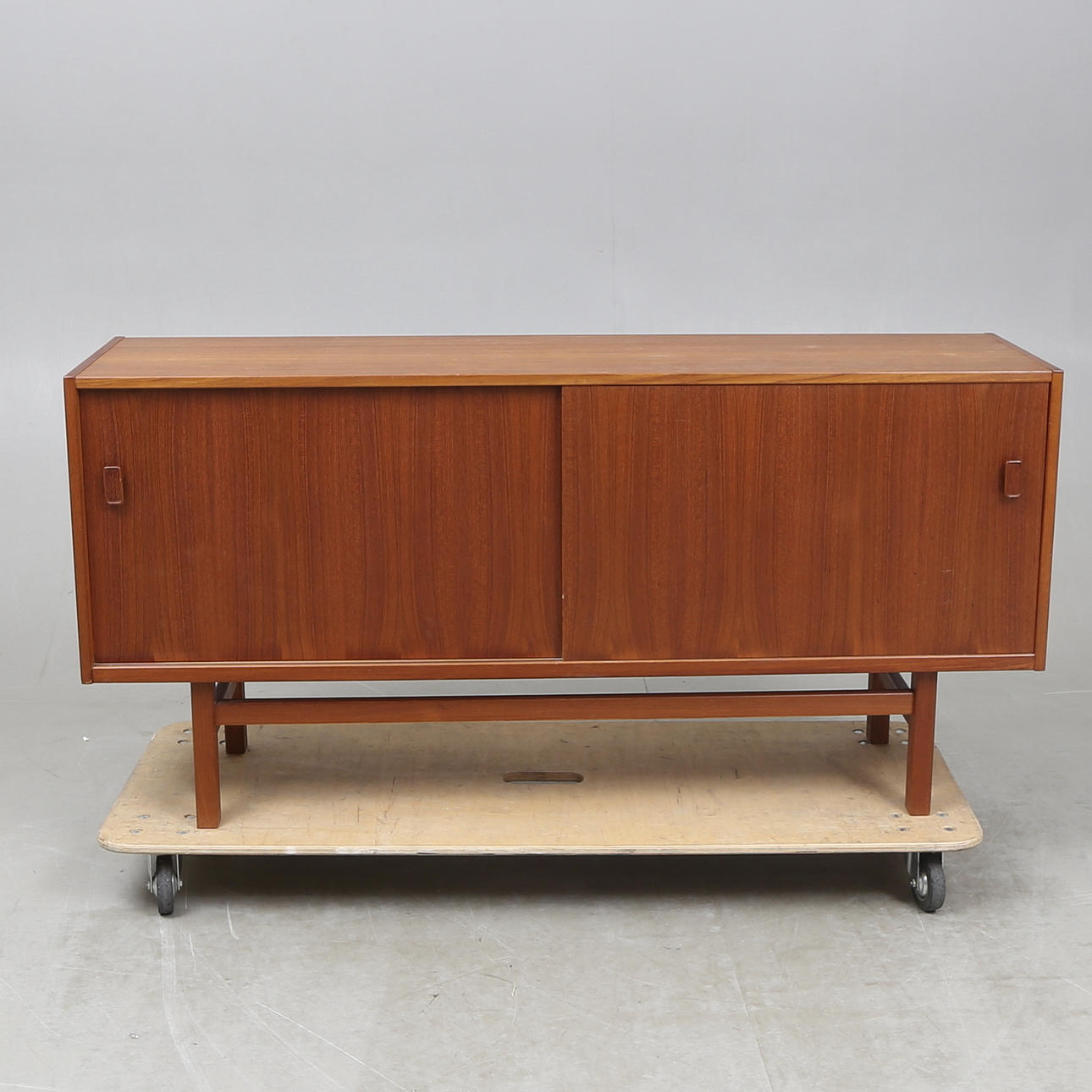 SIDEBOARD, 1950/60-luku.