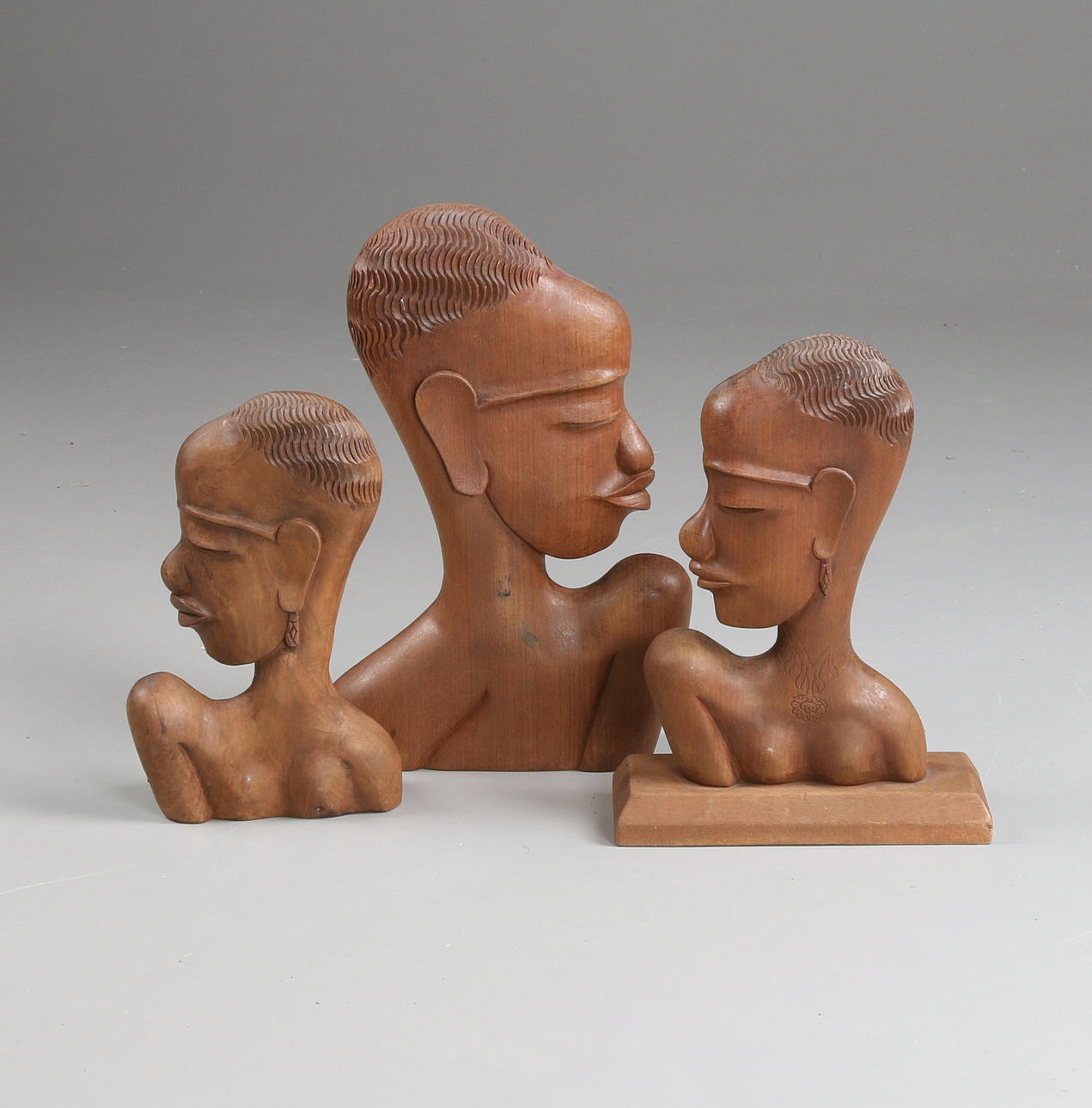 TRÄSKULPTURER, 3 st, Afrikana, 1900-talets mitt.