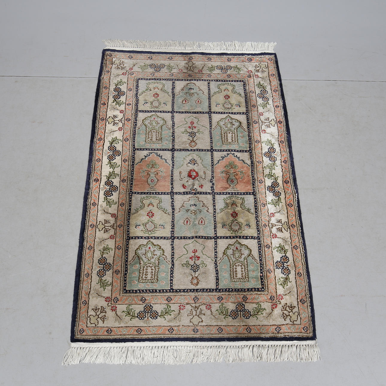 MATTA, Ghom, silke, ca 120 x 77 cm.