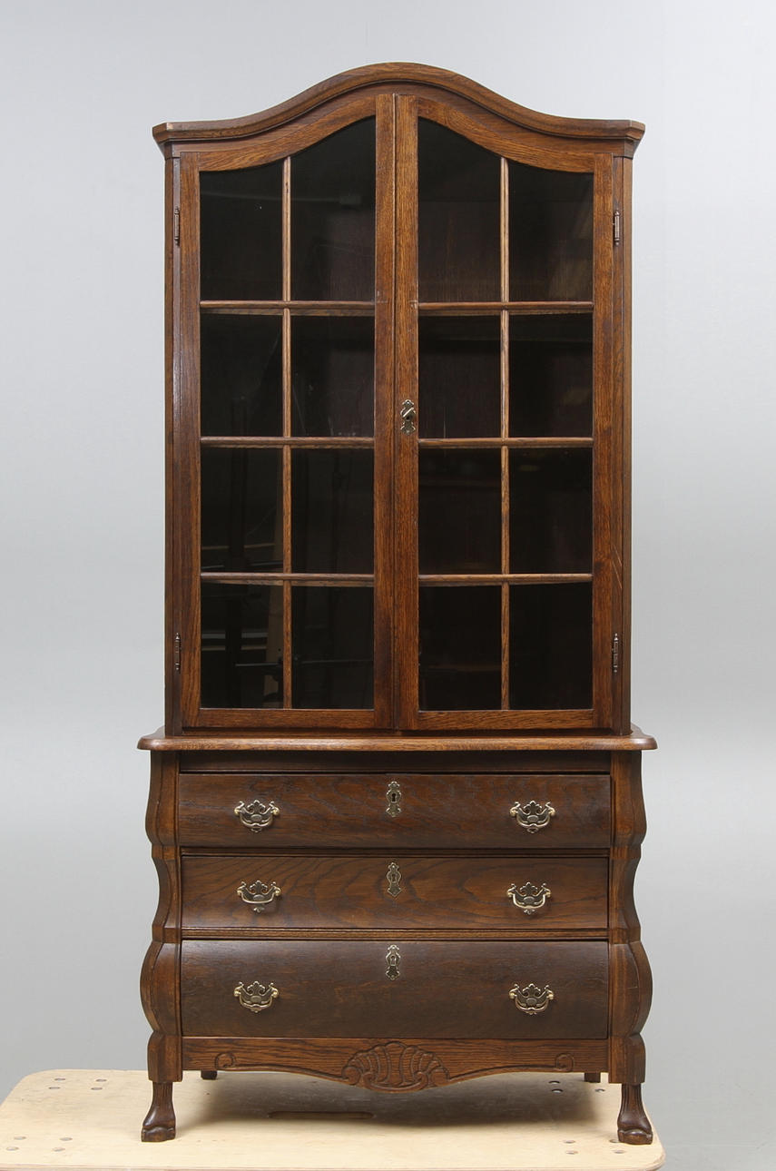 VITRINSKÅP, barockstil, 1900-tal.