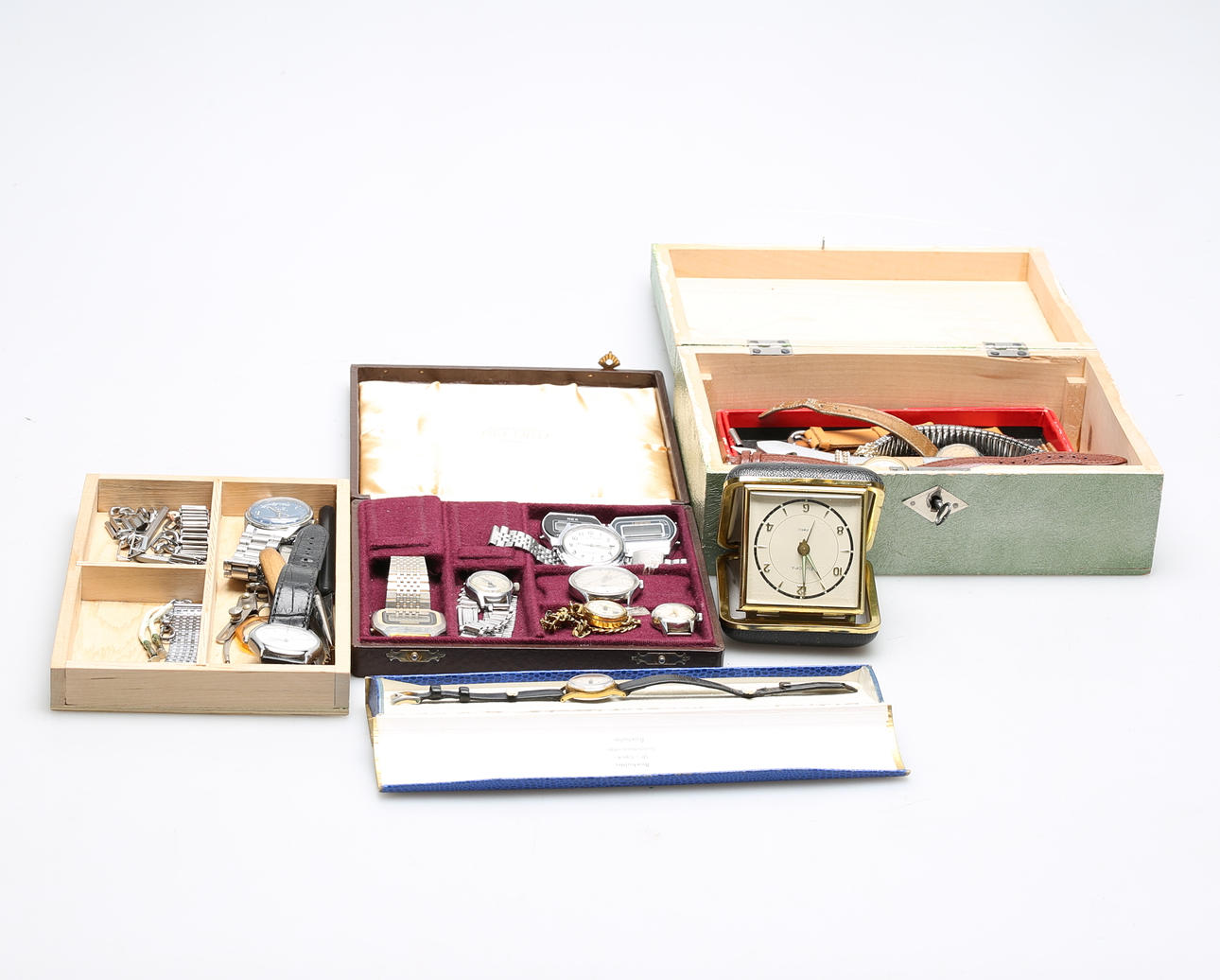 KLOCKOR OCH RESERVDELAR.