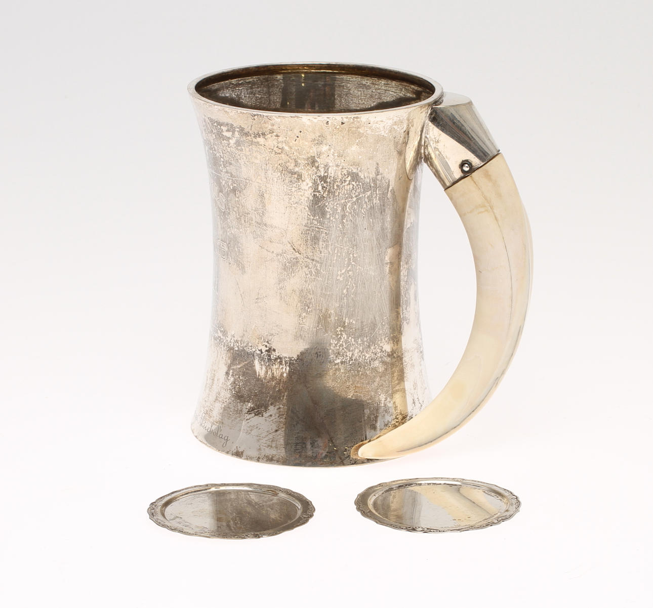 BÄGARE, DRINKUNDERLÄGG, silver, total vikt 713 g.