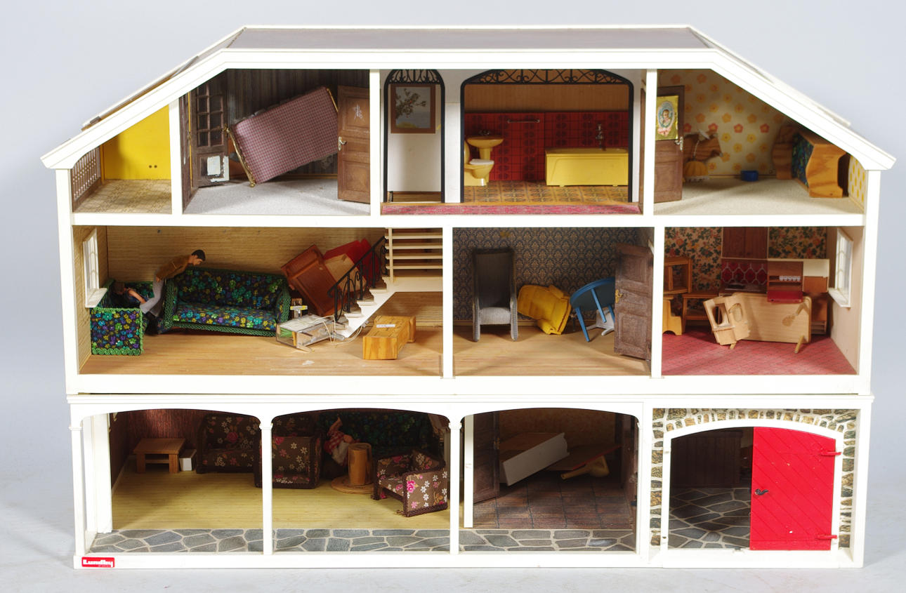 DOCKHUS MED MÖBLER, Lundby.