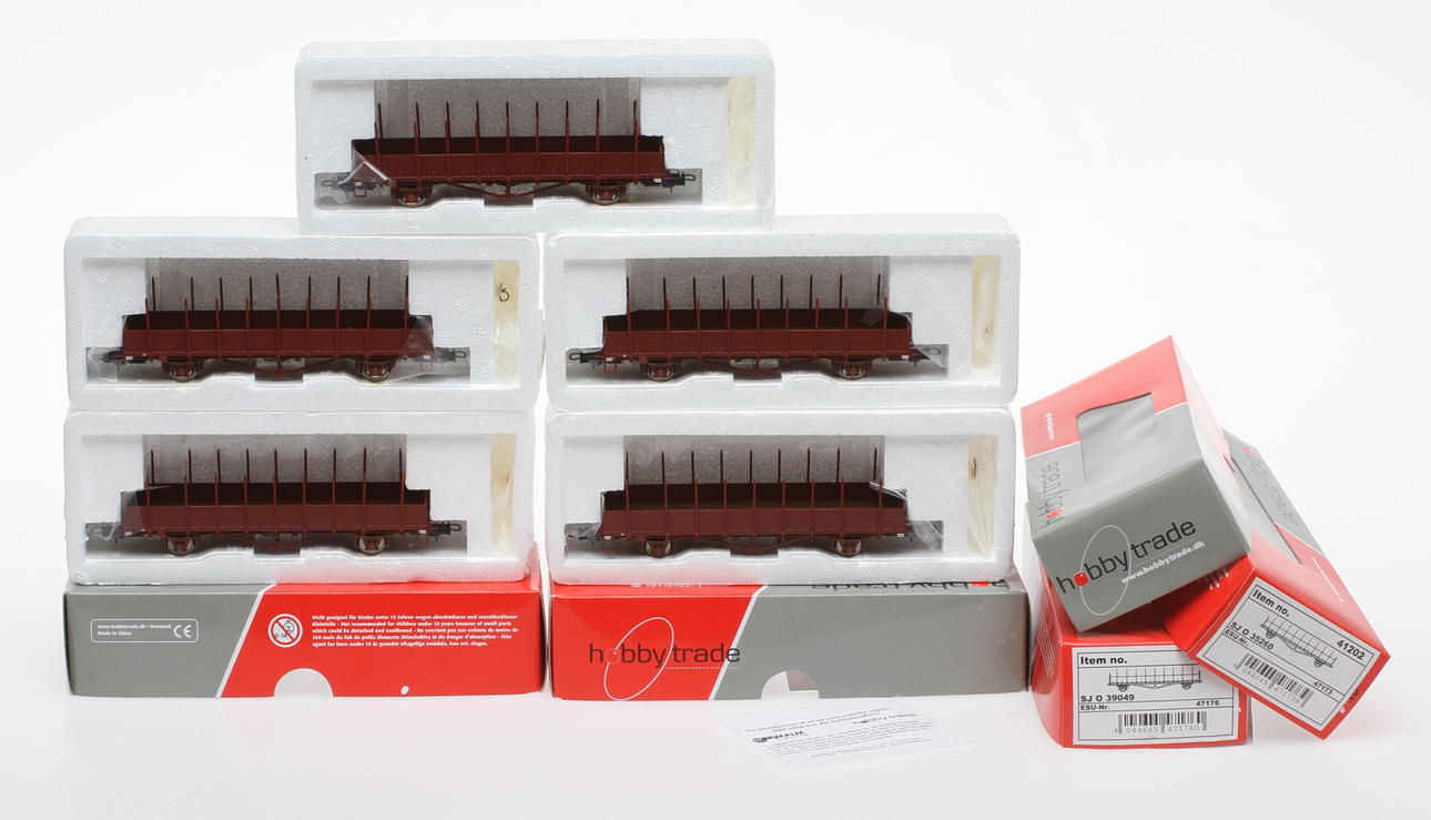 MODELLTÅG HOBBYTRADE 5 stycken svenska O-vagnar i originalkartong.