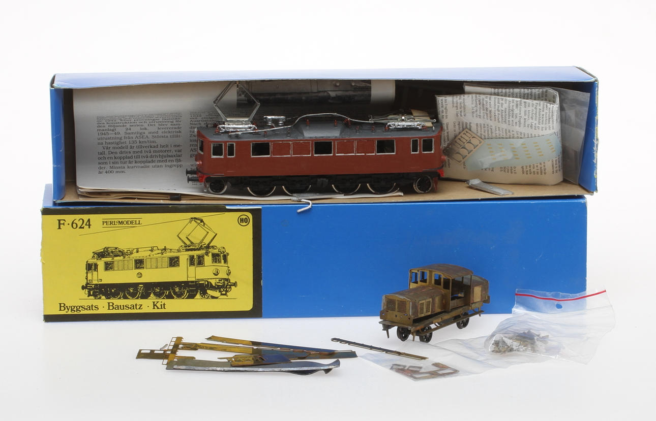 MODELLTÅG PERL SJ:s ellok F 624 och HOBBYTEKNIK Z43 delvis byggd byggsats i originalkartong.