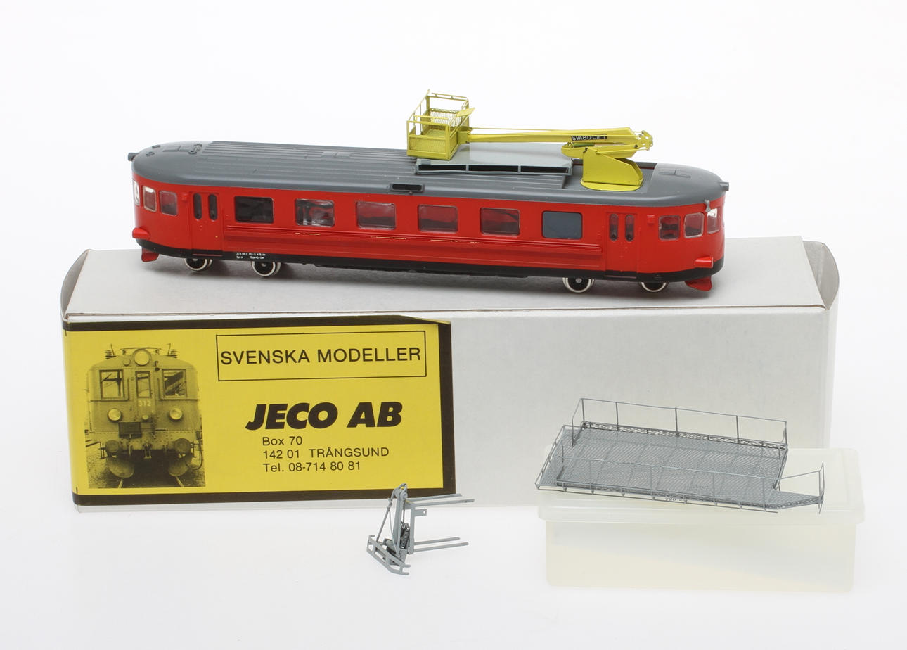 MODELLTÅG JECO rälsbuss Qgz samt lös strömavtagare i originalkartong.