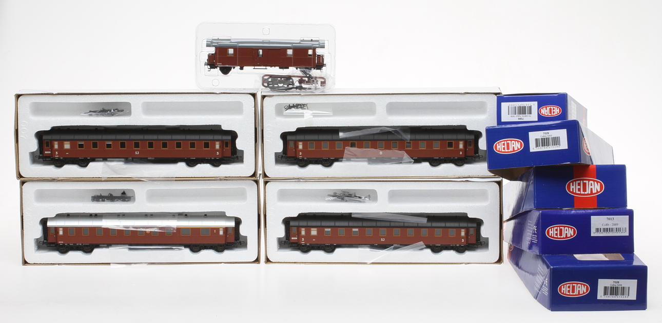 MODELLTÅG HELJAN 5 svenska personvagnar i originalkartong. 7013, 70268, 7029, 7034 och 7086.