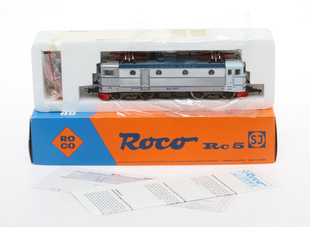 MODELLTÅG ROCO SJ:s Rc 5 1377, silver / vit i originalkartong.