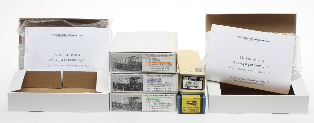 MODELLTÅG EKENSHOLMSBANAN och PERL, 7 byggsatser i originalkartong svenska vagnar.