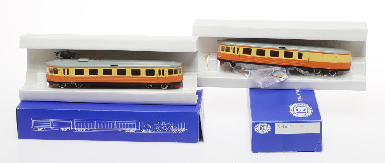 MODELLTÅG UGJ rälsbuss X16 med släp UBF i originalkartong.