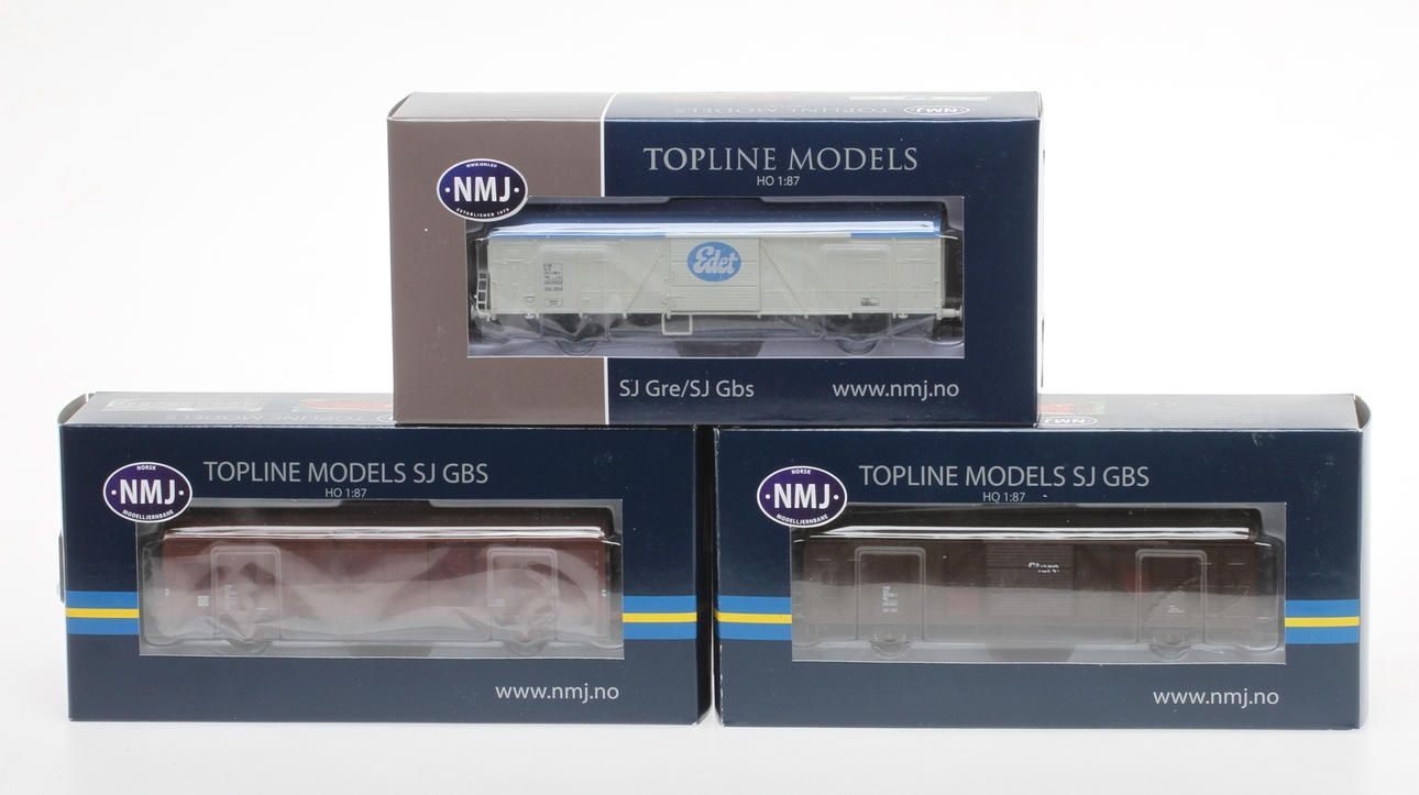 MODELLTÅG NMJ 2 stycken bruna SJ godsvagnar och en "Edet". Originalkartong.