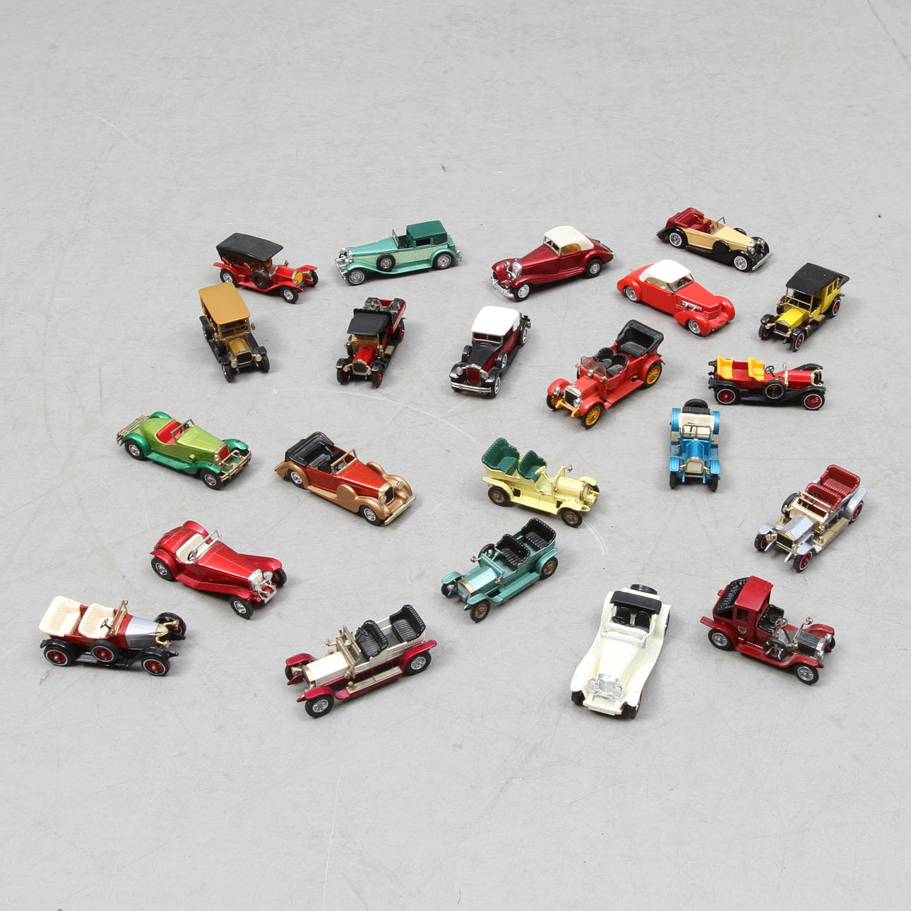 MODELLBILAR mest MODEL OF YESTERYEAR, cirka 20 stycken.