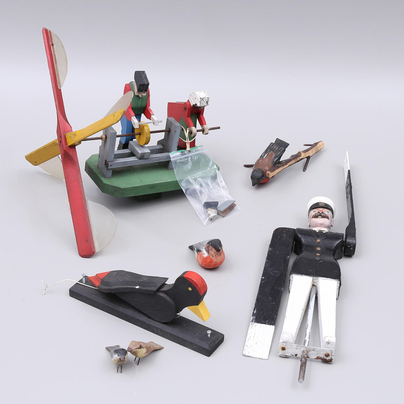 VINDFLÖJAR, DÖRRKLÄPP, FÅGLAR, trä, 7 delar.