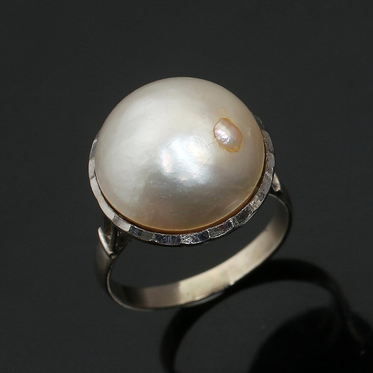 RING, 14K hvidguld med mabé perle, 1950'erne/60'erne.