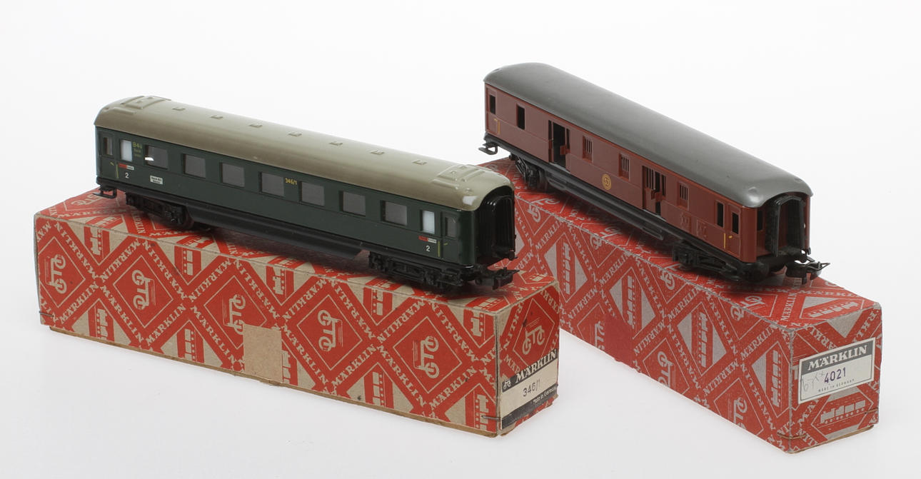 MODELLTÅG MÄRKLIN personvagn 346/1 och resgodsvagn 4021 i originalkartong.