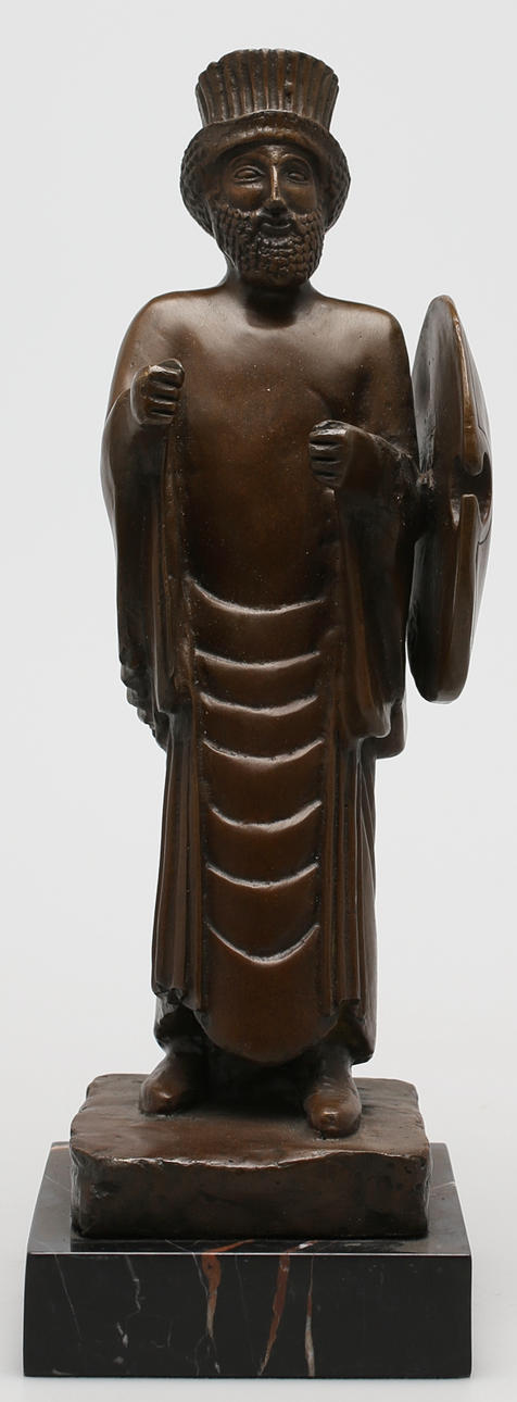 OIDENTIFIERAD KONSTNÄR. guerrero sumerio. Bronce. Firma poco clara.