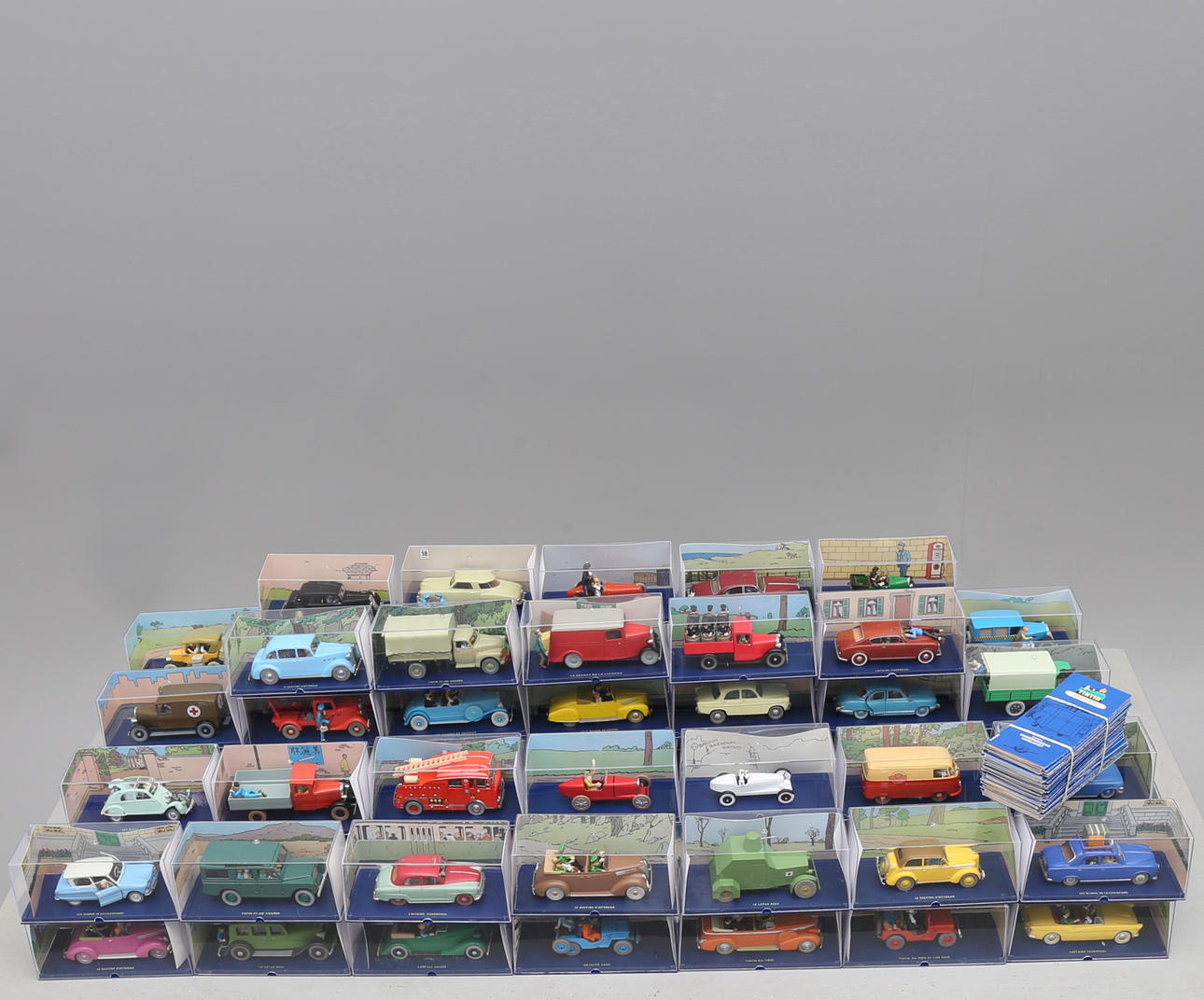 MODELLBILAR / SAMLARBILAR, TINTIN, 64 stycken.