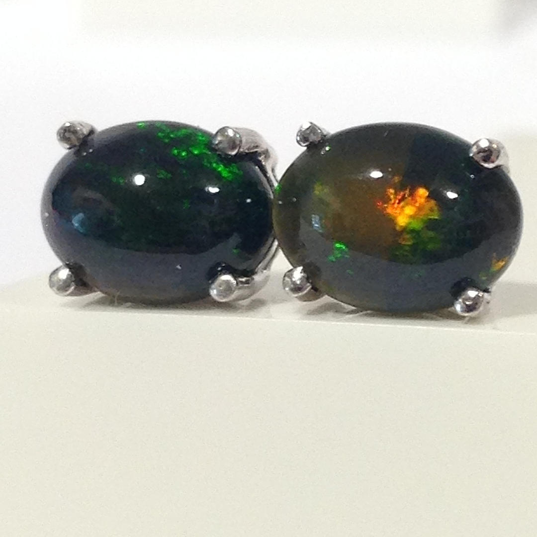 SCHWARZE OPAL-OHRSTECKER.