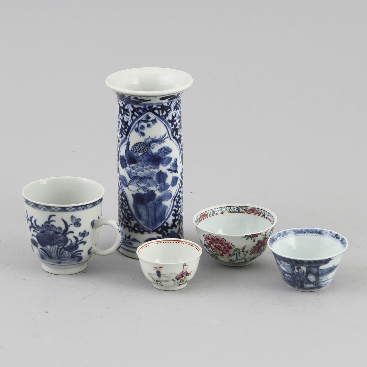 KOPPAR, 4 st, samt VAS, porslin, Kina, 1700-tal samt 1800-tal.