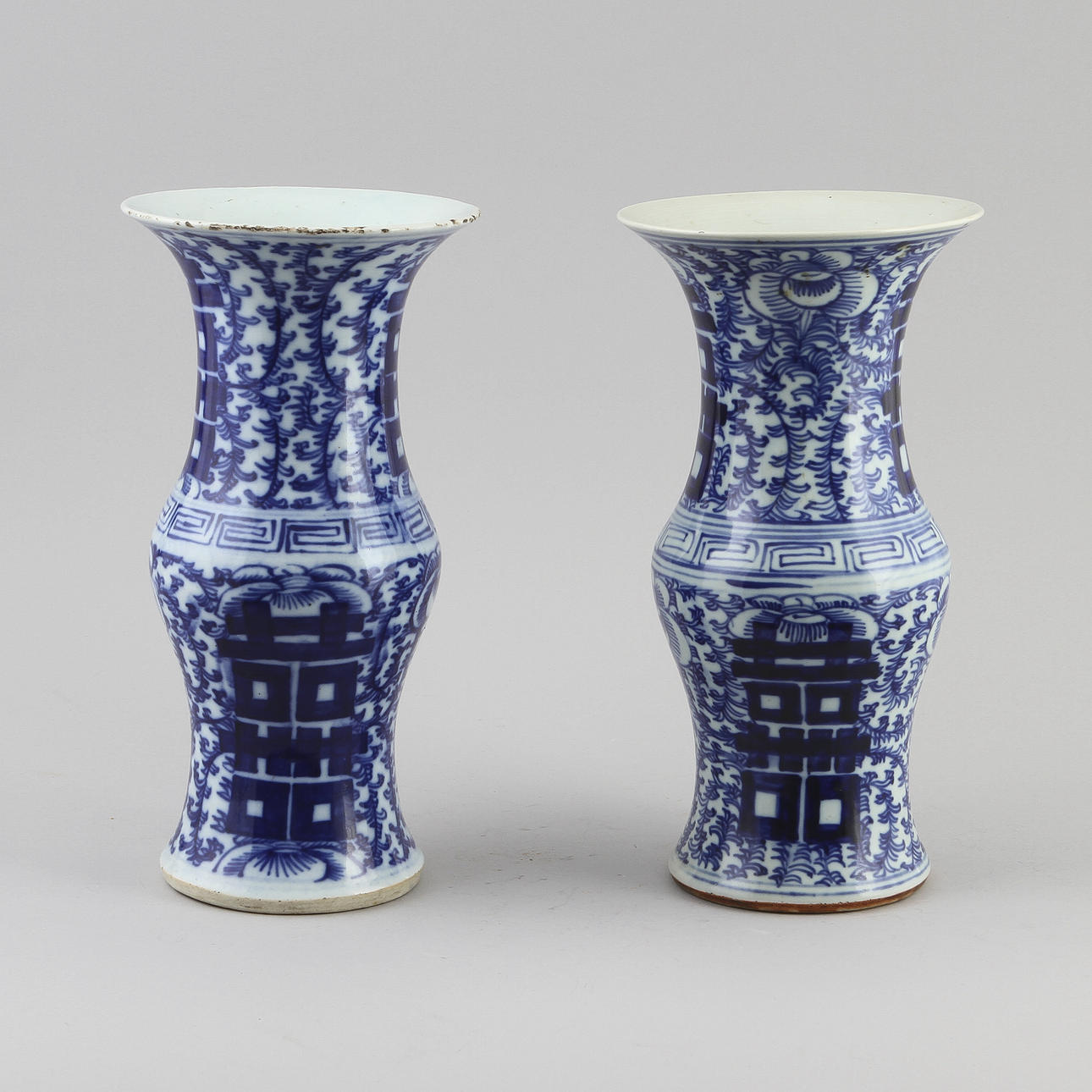 VASER, 2 st snarlika, porslin, Kina, 1800-tal.