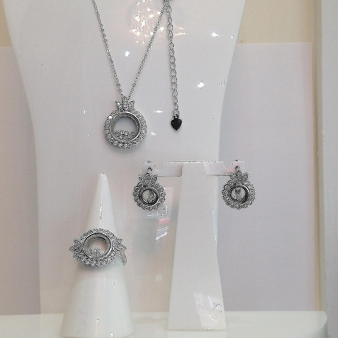 OVANLIGA FLYTANDE SMYCKEN SVIT.