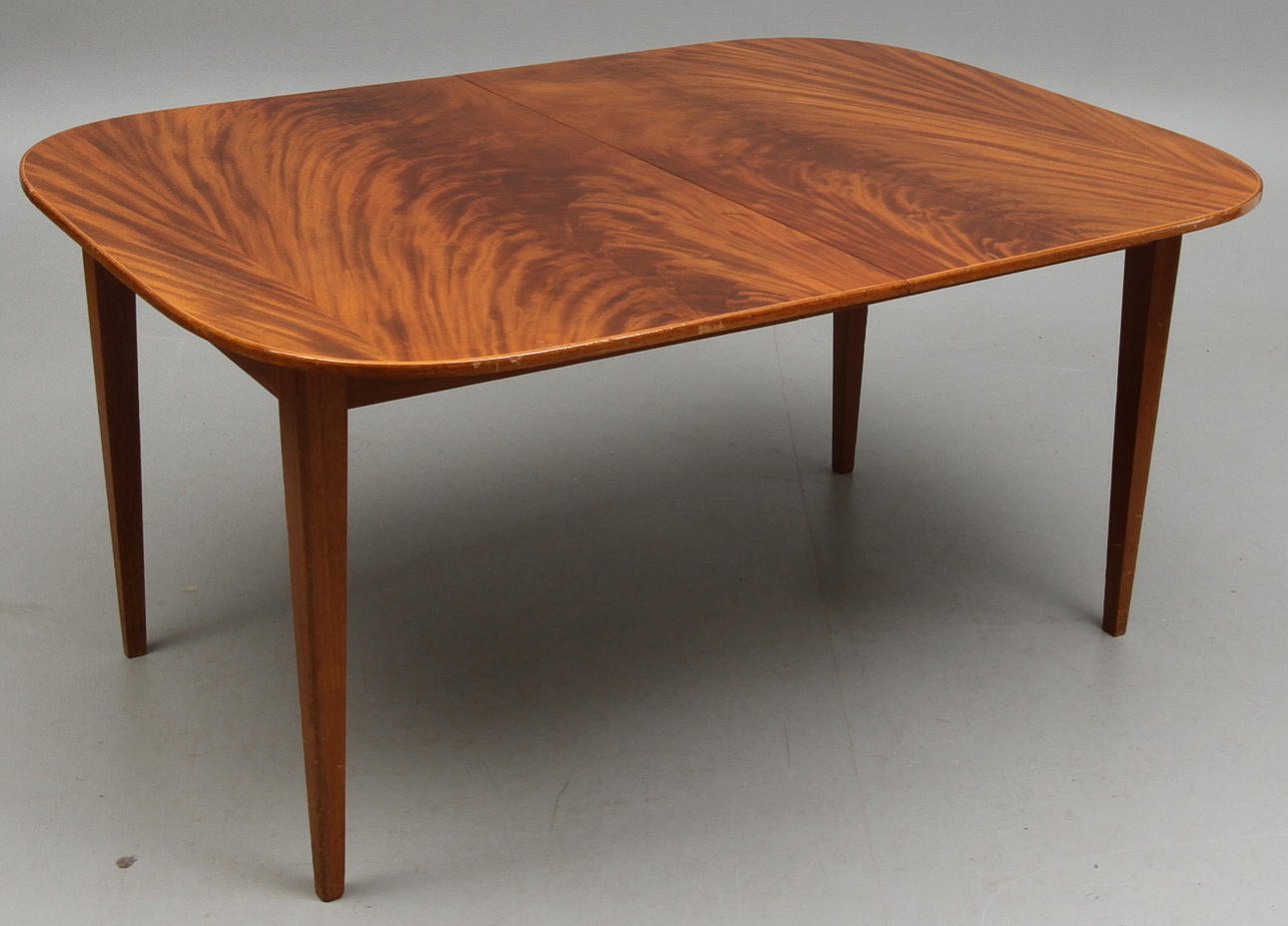 MATSALSBORD, pyramidmahogny, modell 947 Josef Frank Firma Svenskt Tenn.