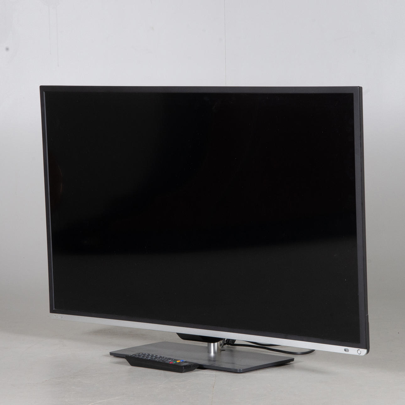 TV, 40 inches, Toshiba.