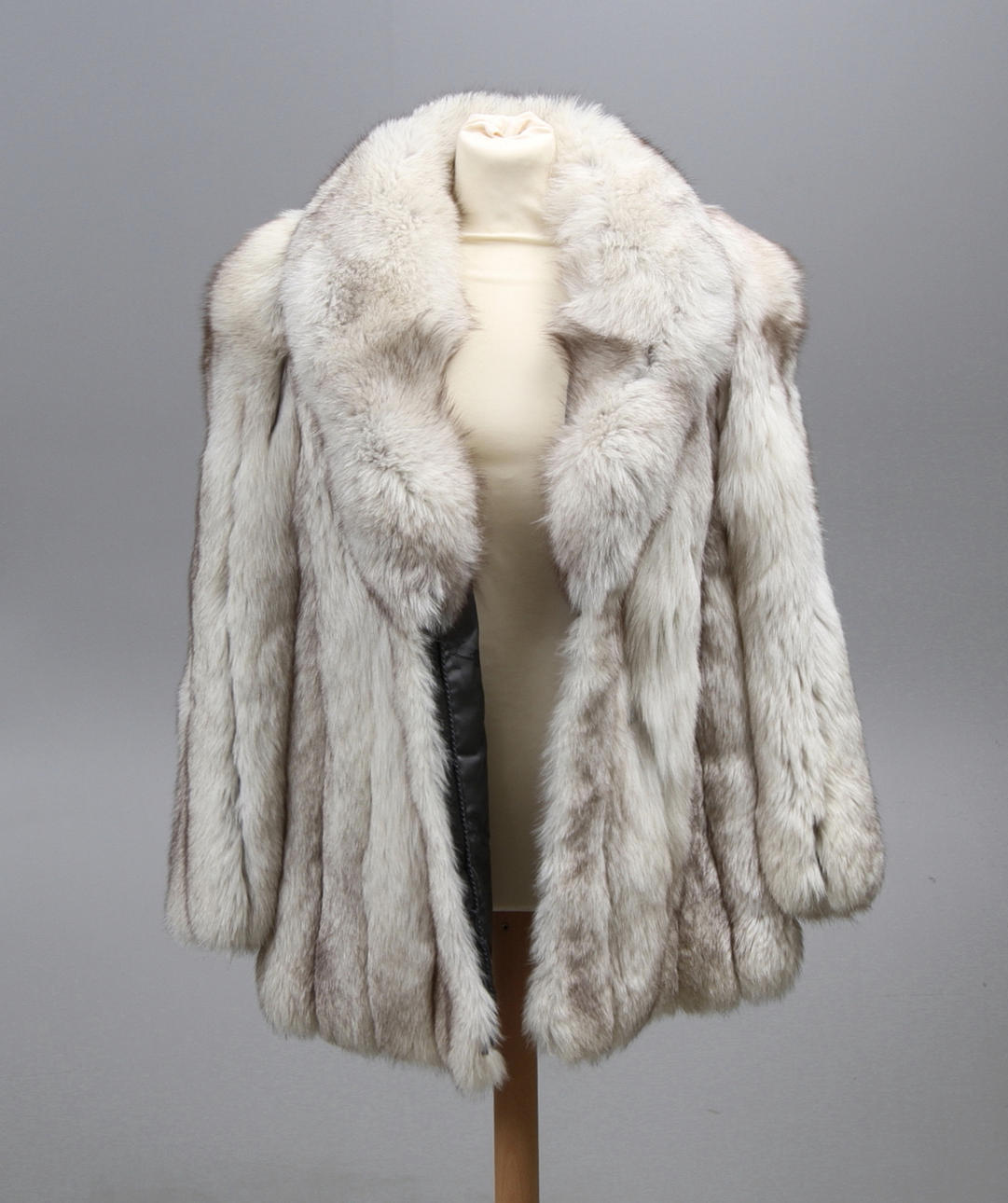 PÄLS och PANNBAND, Saga Fox, Selected Quality, blåräv.