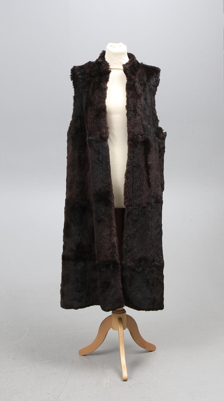 PÄLSVÄST, troligen kanin.