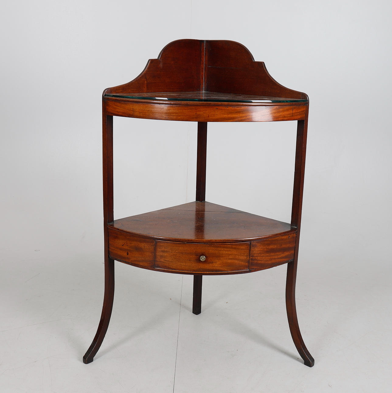 EN GEORGE III HÖRN TVÄTTSTÄLL.