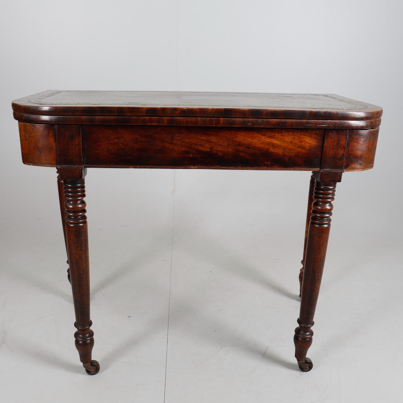 EN REGENCY MAHOGNY KORT BORD.