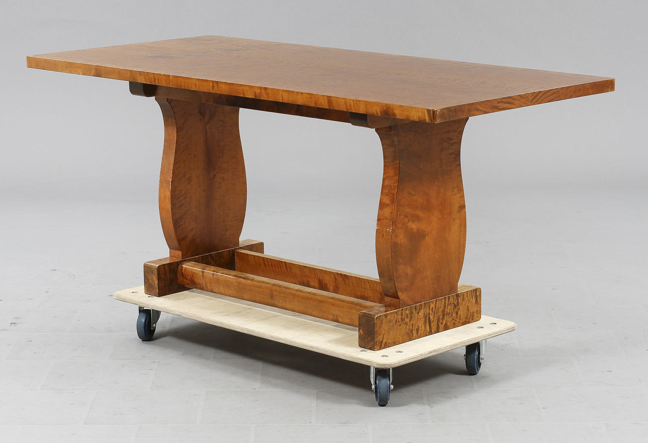 BORD, 1920-30-tal. Björk.