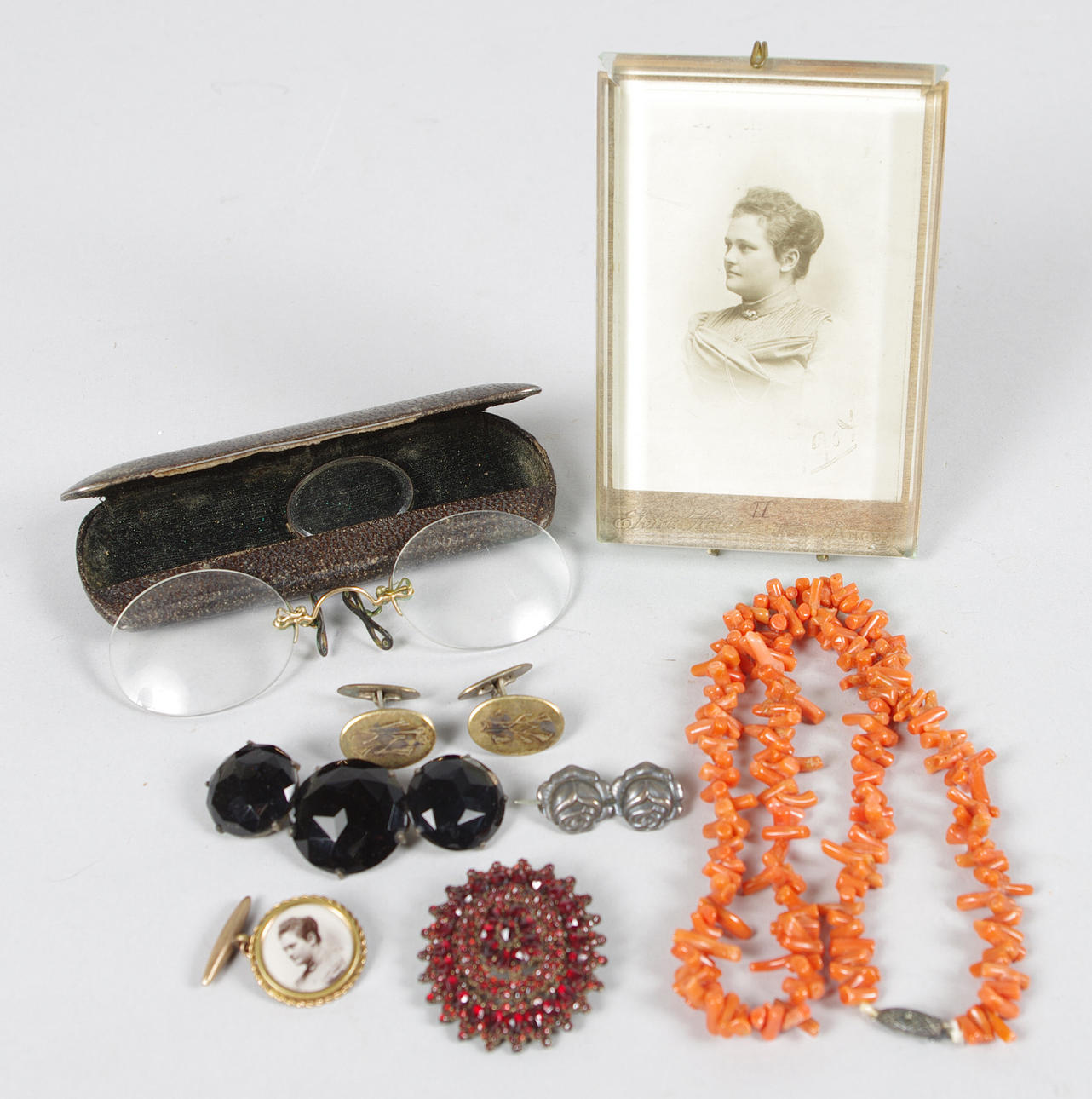 KORALLHALSBAND, BROSCHER MM.