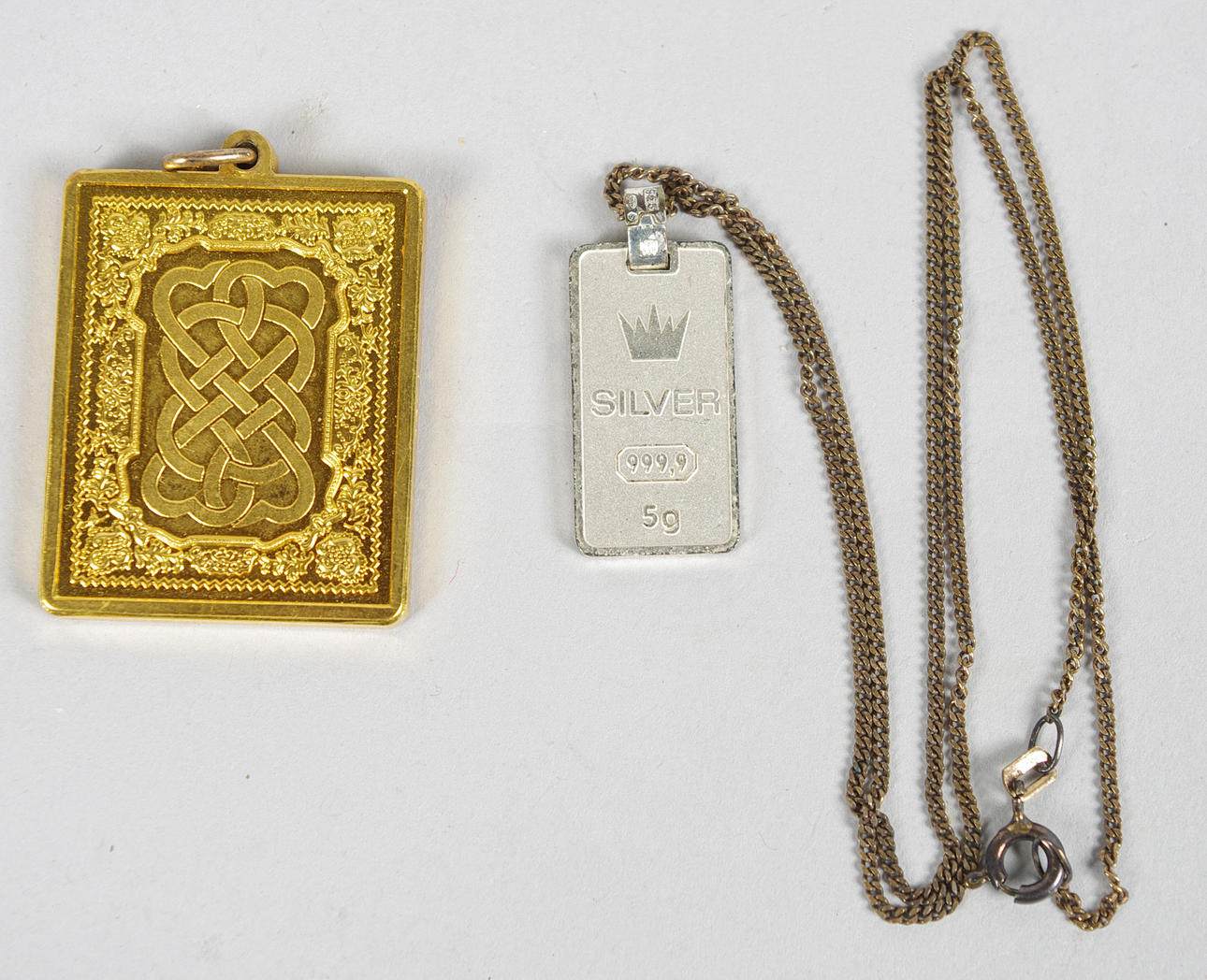 HÄNGEN I FORM AV TACKOR, 2 stycken, silver.