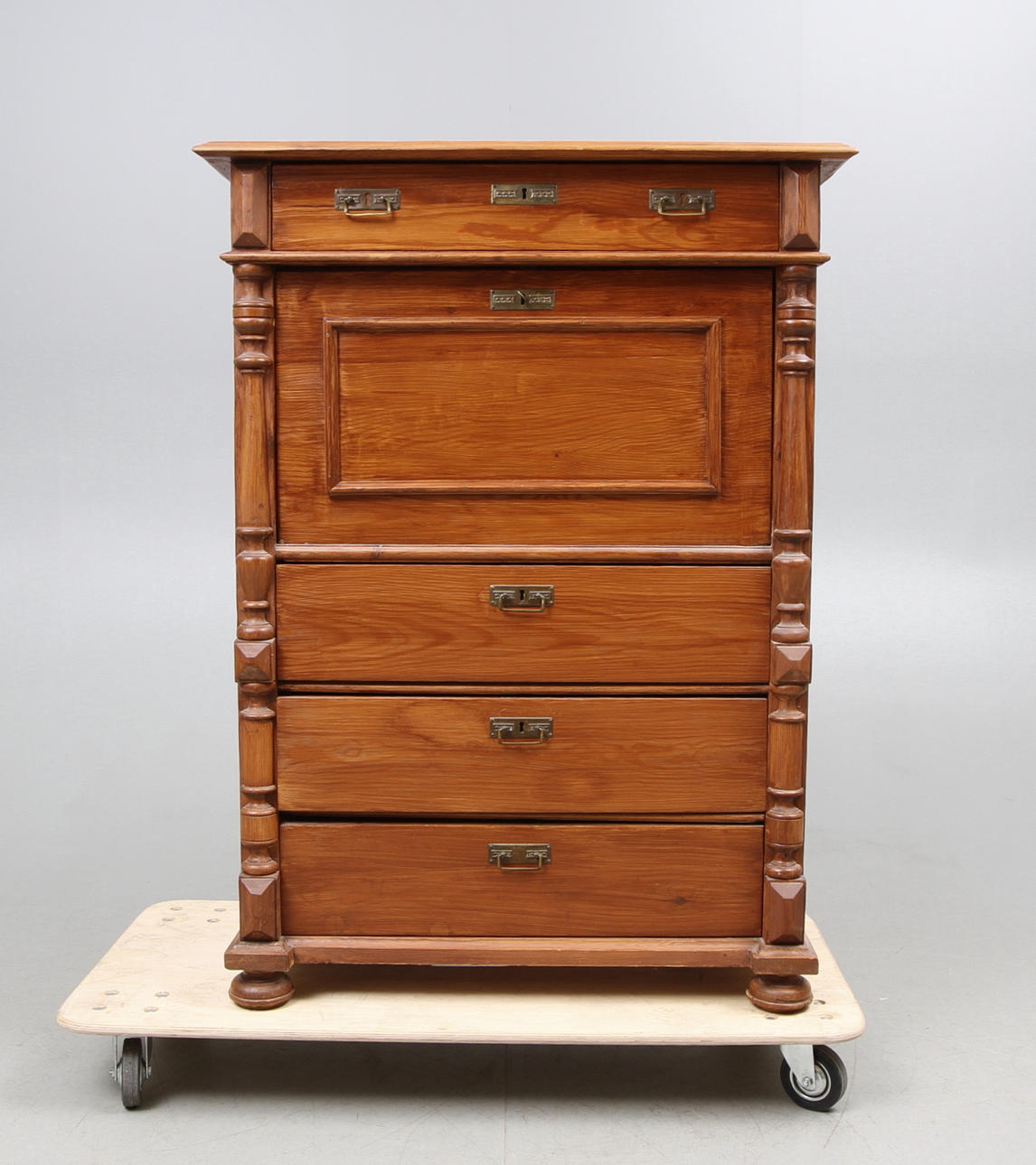 CHIFFONJÉ, nyrenässans, sekelskiftet 1900.