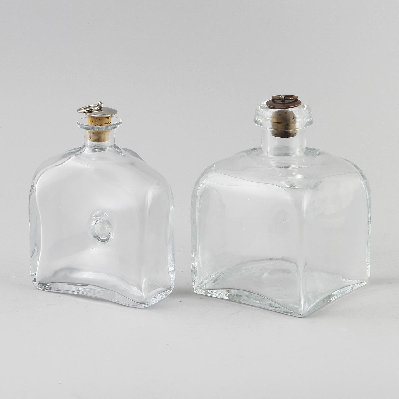 KARAFFER, 2 st, glas, en från Orup.