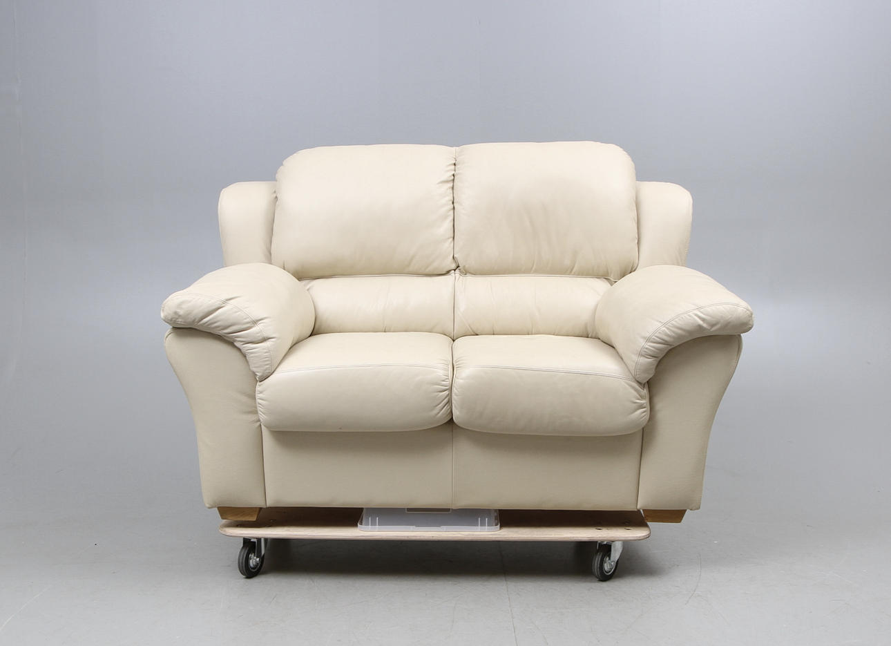 SOFFA, 2 sits, vitt skinn, 1900/2000-tal.