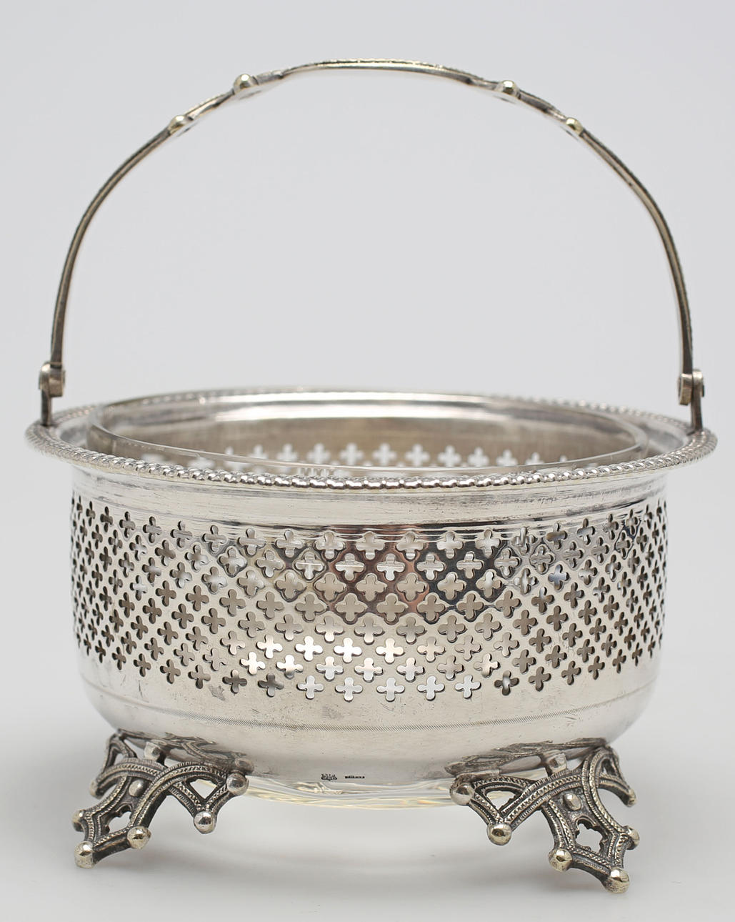 UPPSATSSKÅL MED GLASINSATS, vitmetall, troligen Berliner Metallwarenfabrik H.A Jürst & Co, Tyskland, 1900-talets första hälft.