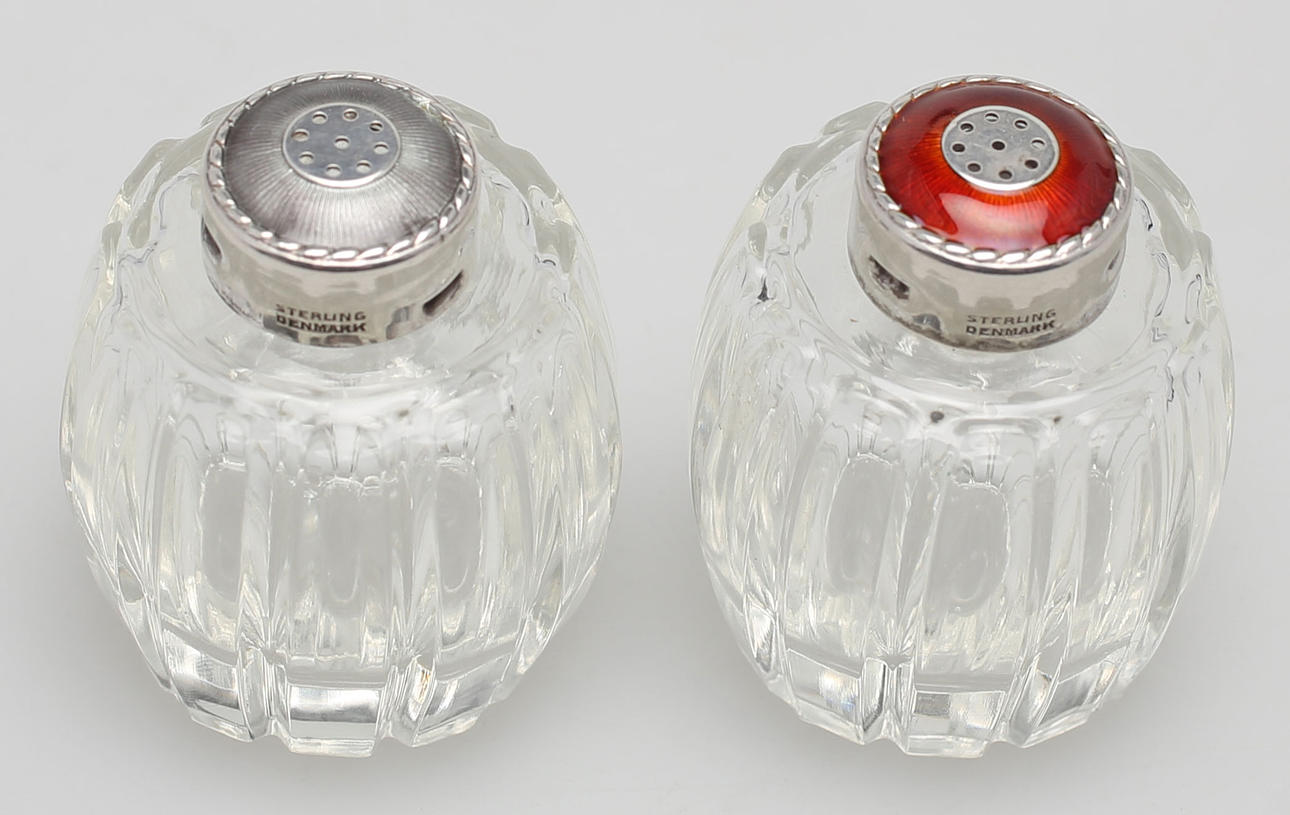 SALT OCH PEPPARKAR, 2 delar, sterlingsilver/emalj, Danmark.