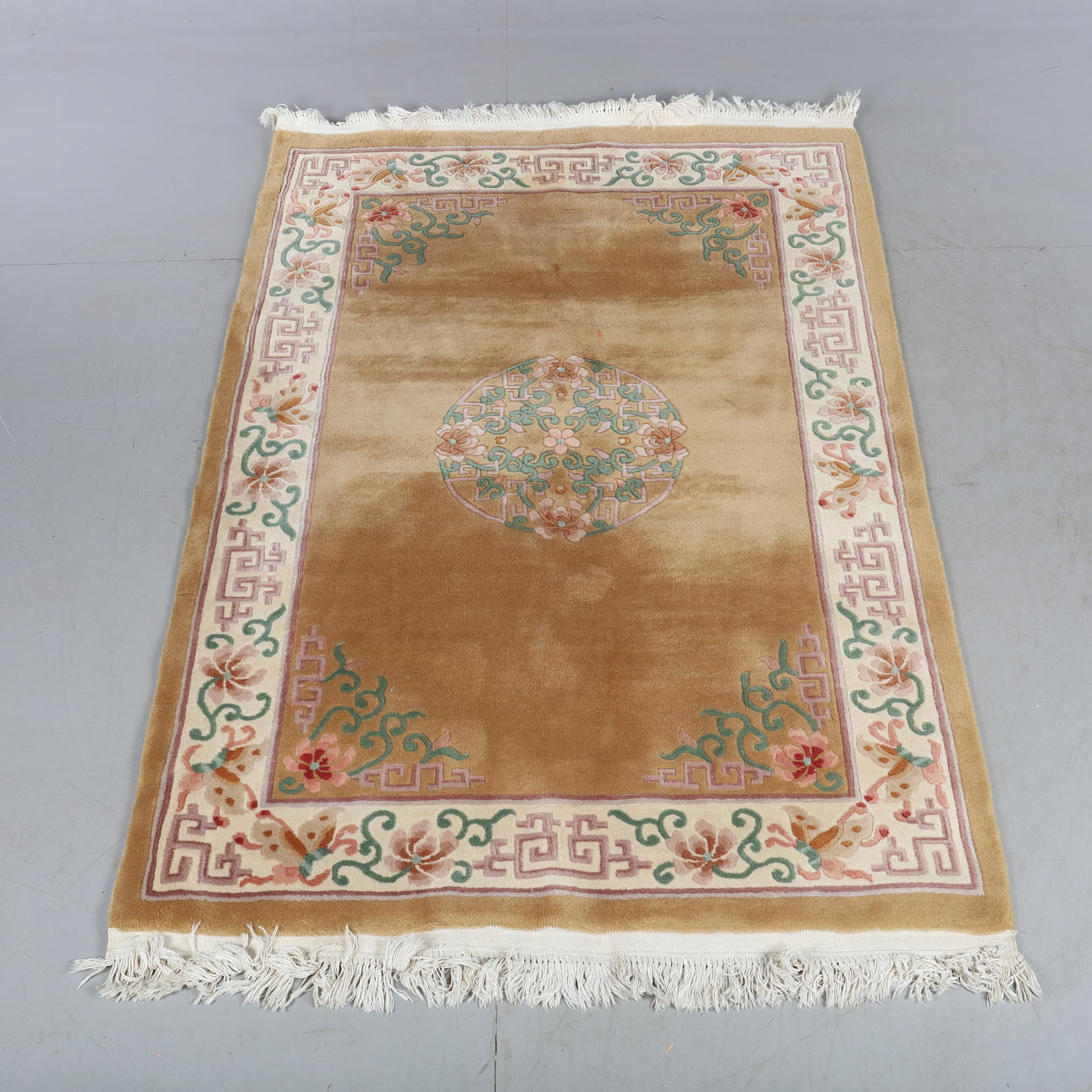 CARPET, China, 136 x 198 cm.