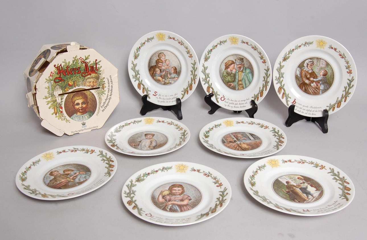 TALLRIKAR, 8 st, porslin, " Peters jul, " Royal Copenhagen.