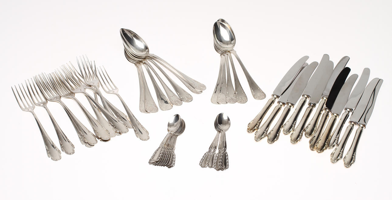 DIVERSE BESTICK, silver. Tot vikt 1709g.