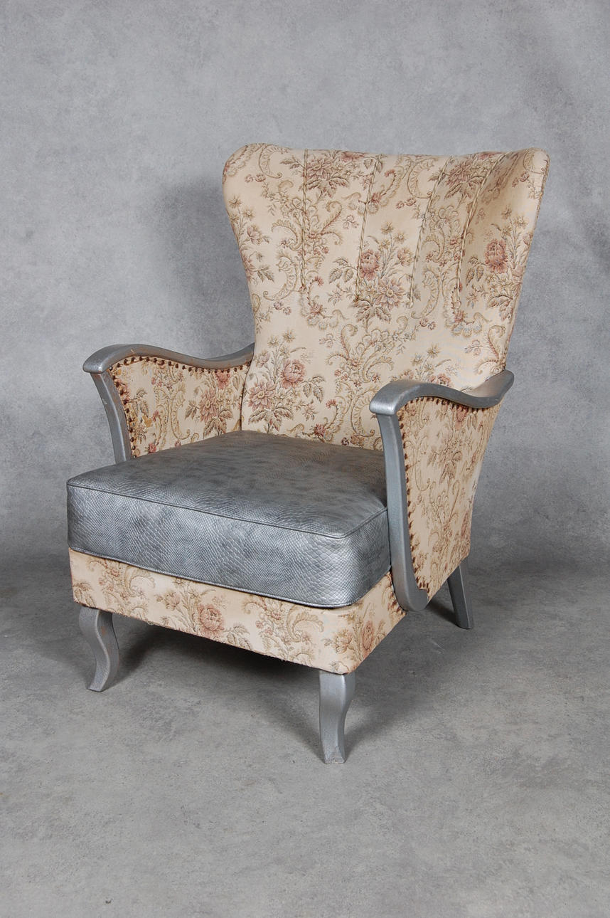 FÅTÖLJ, 1940-tal, med, dyna, i ormskinnsimitation.