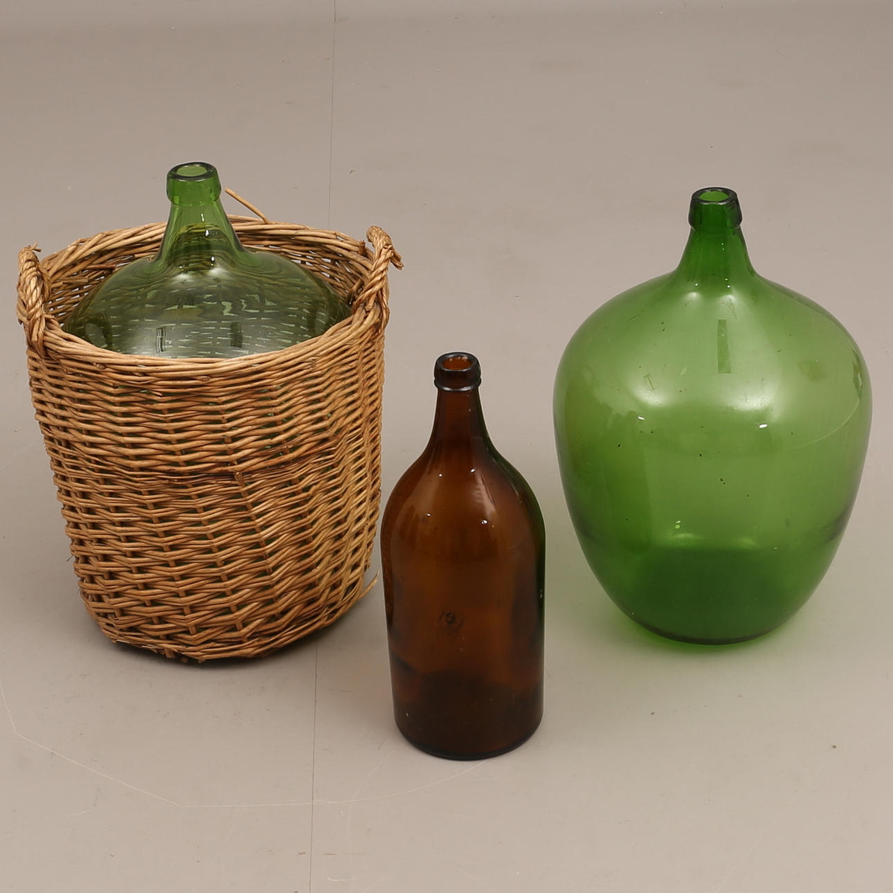 DAMEJEANNER, 2 stycken. Flaska.