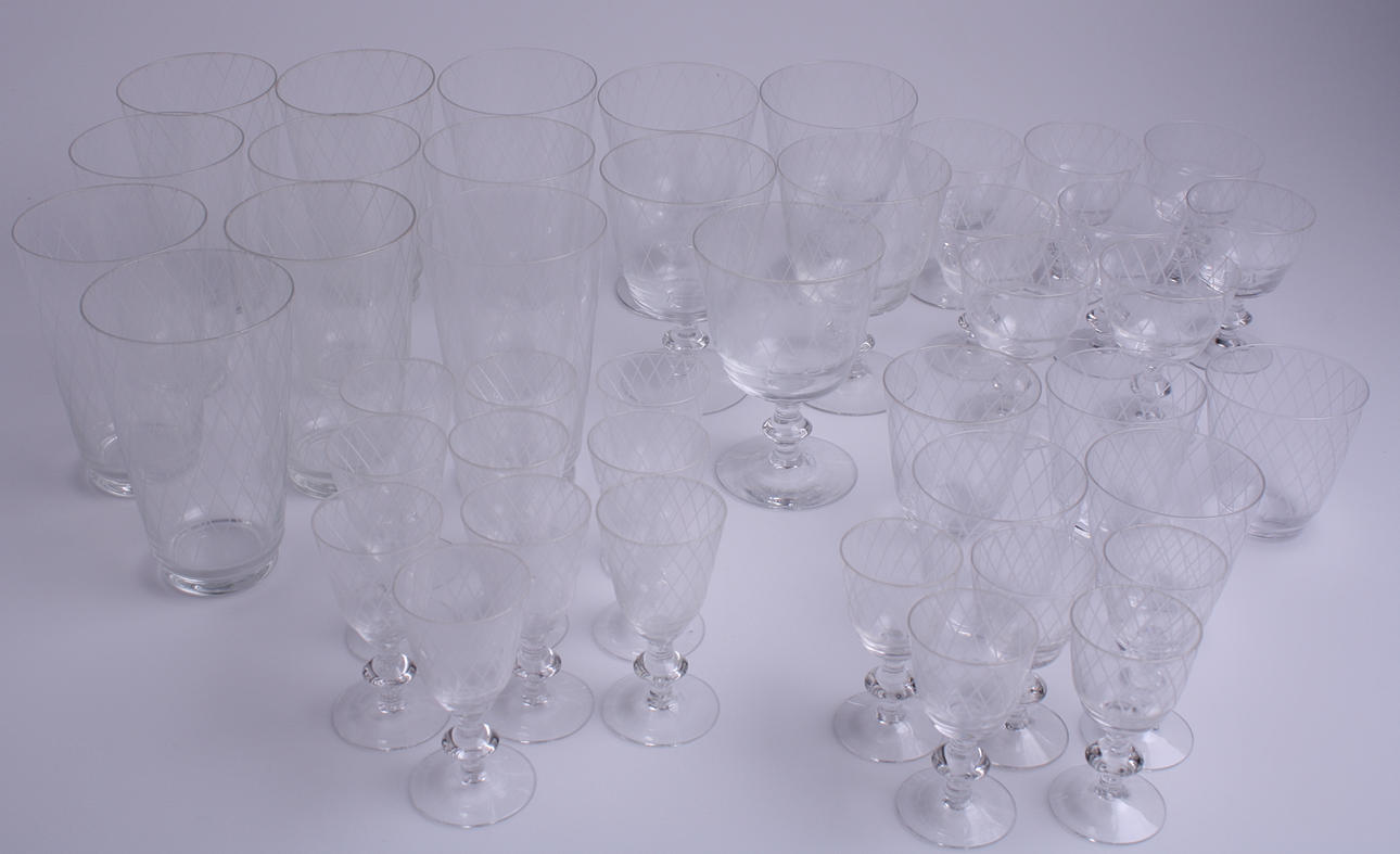 GLASSERVIS, 38 delar(10+5+8+10+5)), rutmönstrad slipning.