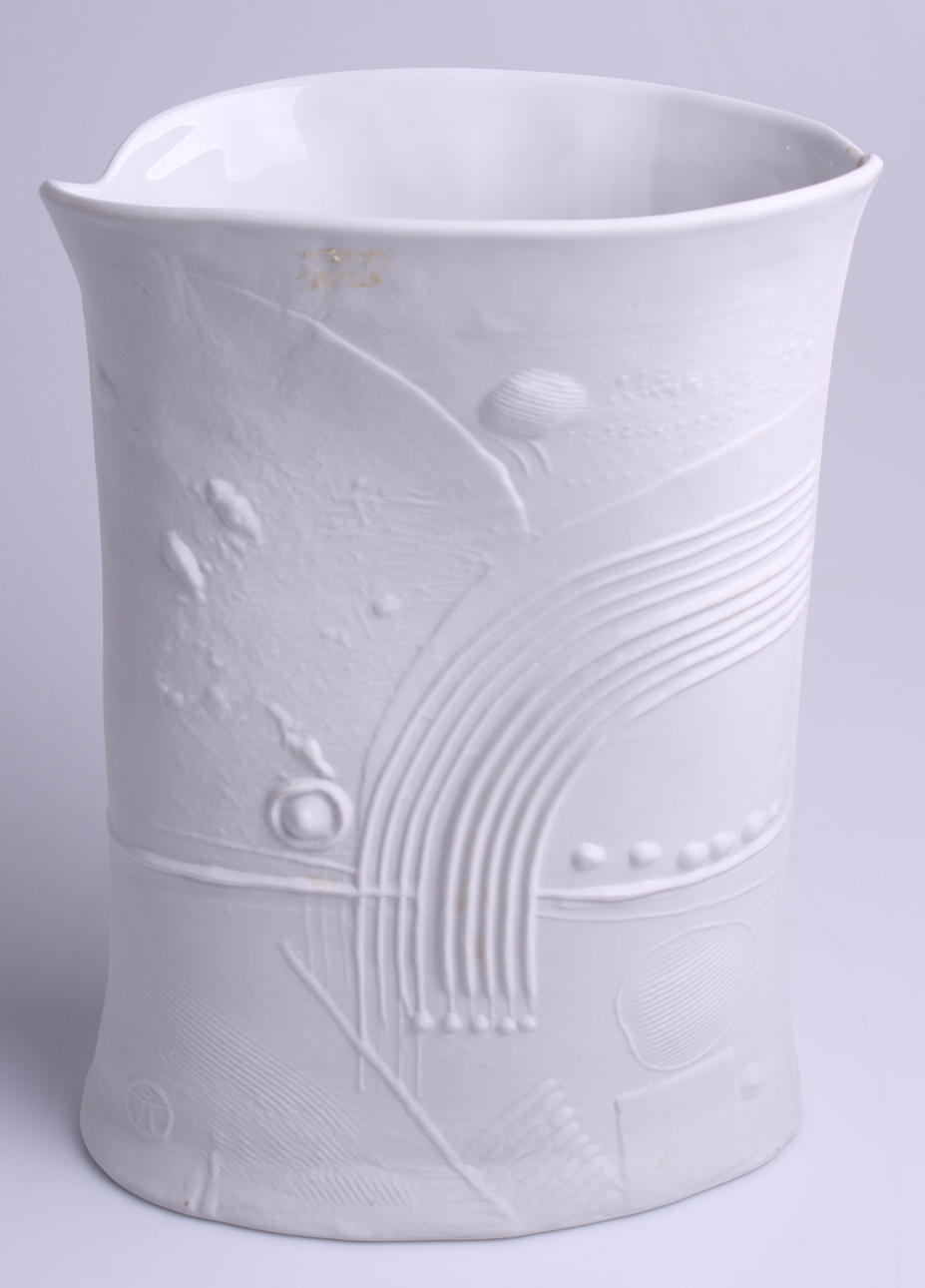 BERTIL VALLIEN. vas, porslin, sign B.Vallien - Rörstrand.