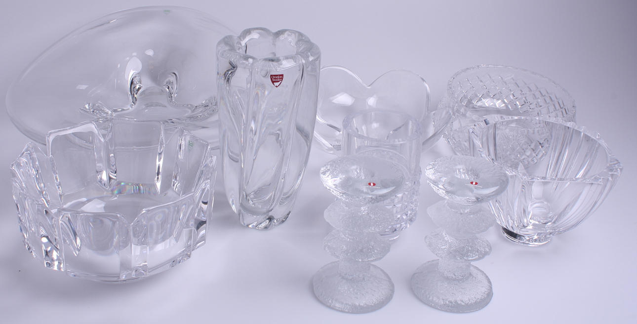 GLASFÖREMÅL, 9 st, varav 3 Orrefors + 2 Iittala ljusstakar.